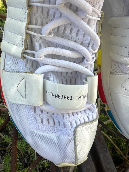 Athletic_Shoes
